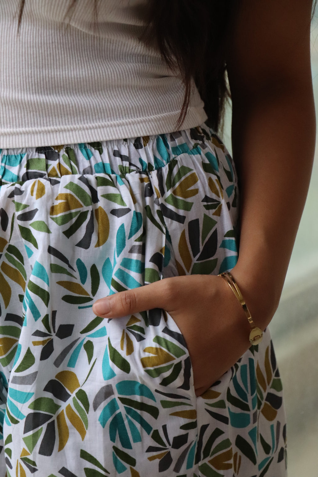 Leaves printed cotton shorts with elastic waistband and pockets, perfect for lounging or sleepwear.