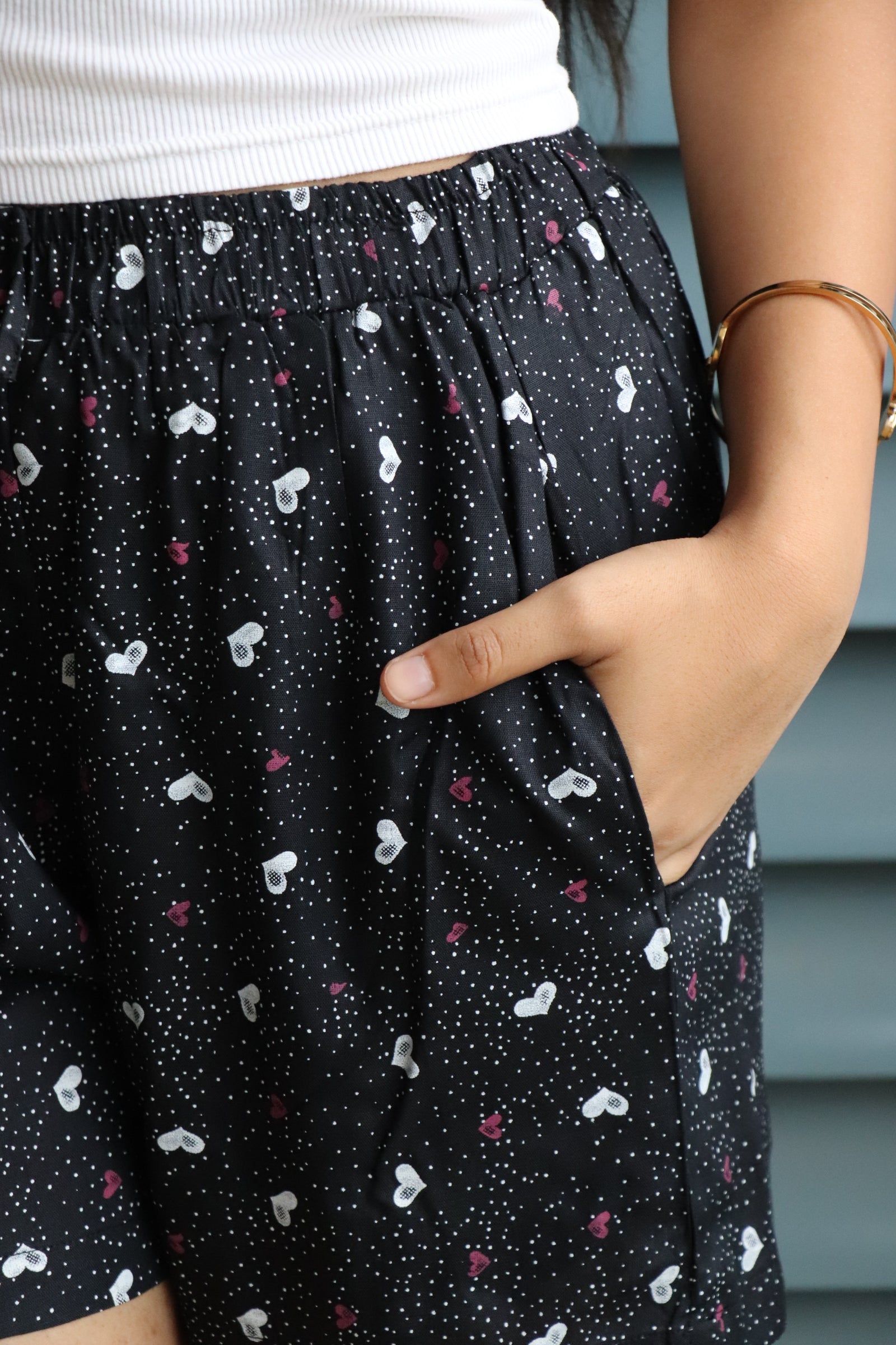 Mini Hearts Viscose shorts featuring an elastic waistband and pockets, perfect for lounging or sleepwear.