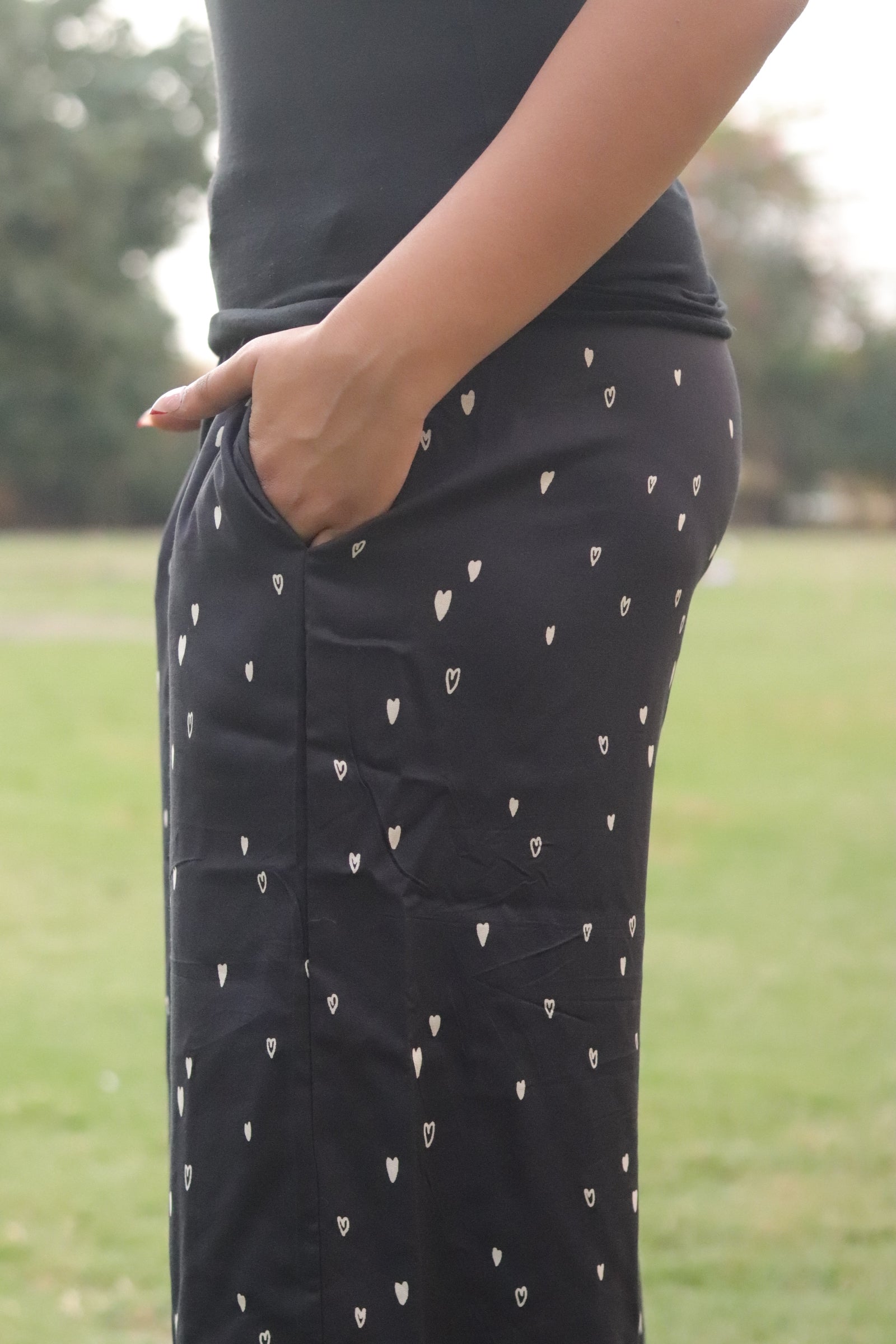 Women's Black and beige heart-printed pajama with elastic waistband and pockets – Scoop Up