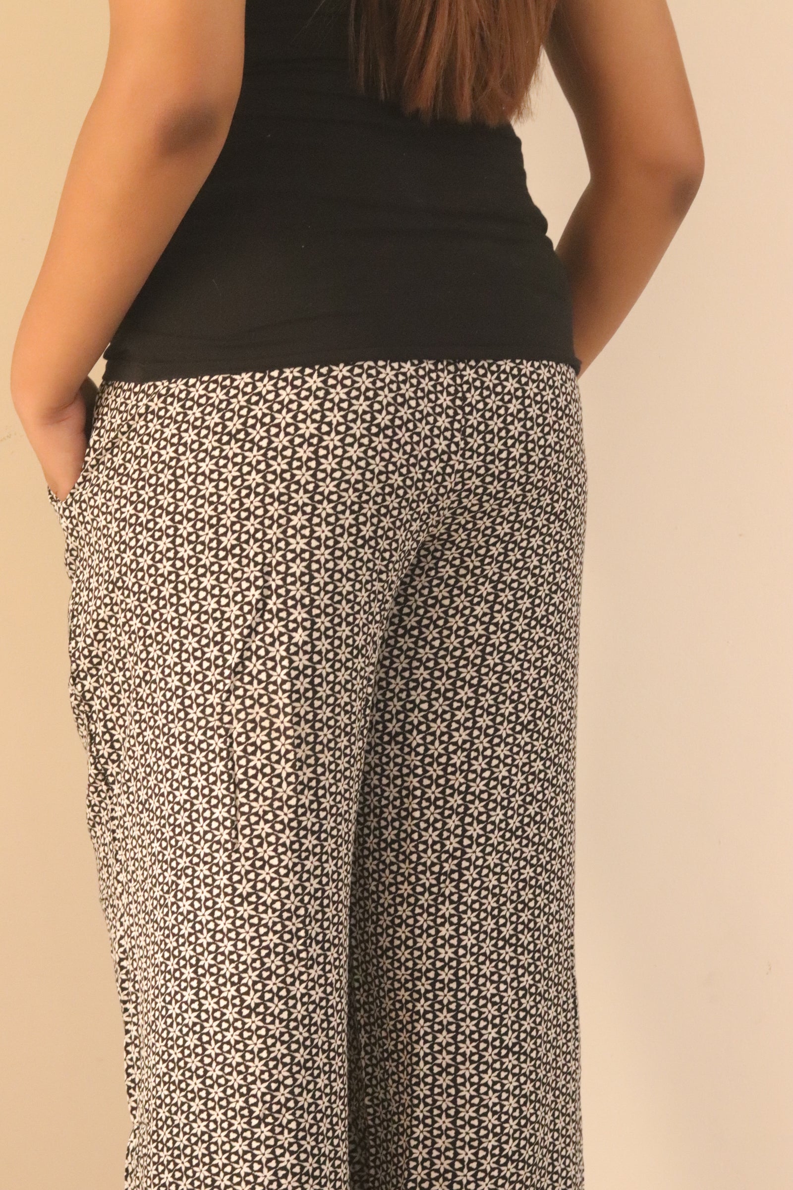Women's Black and white printed pajama with elastic waistband and pockets – Scoop Up