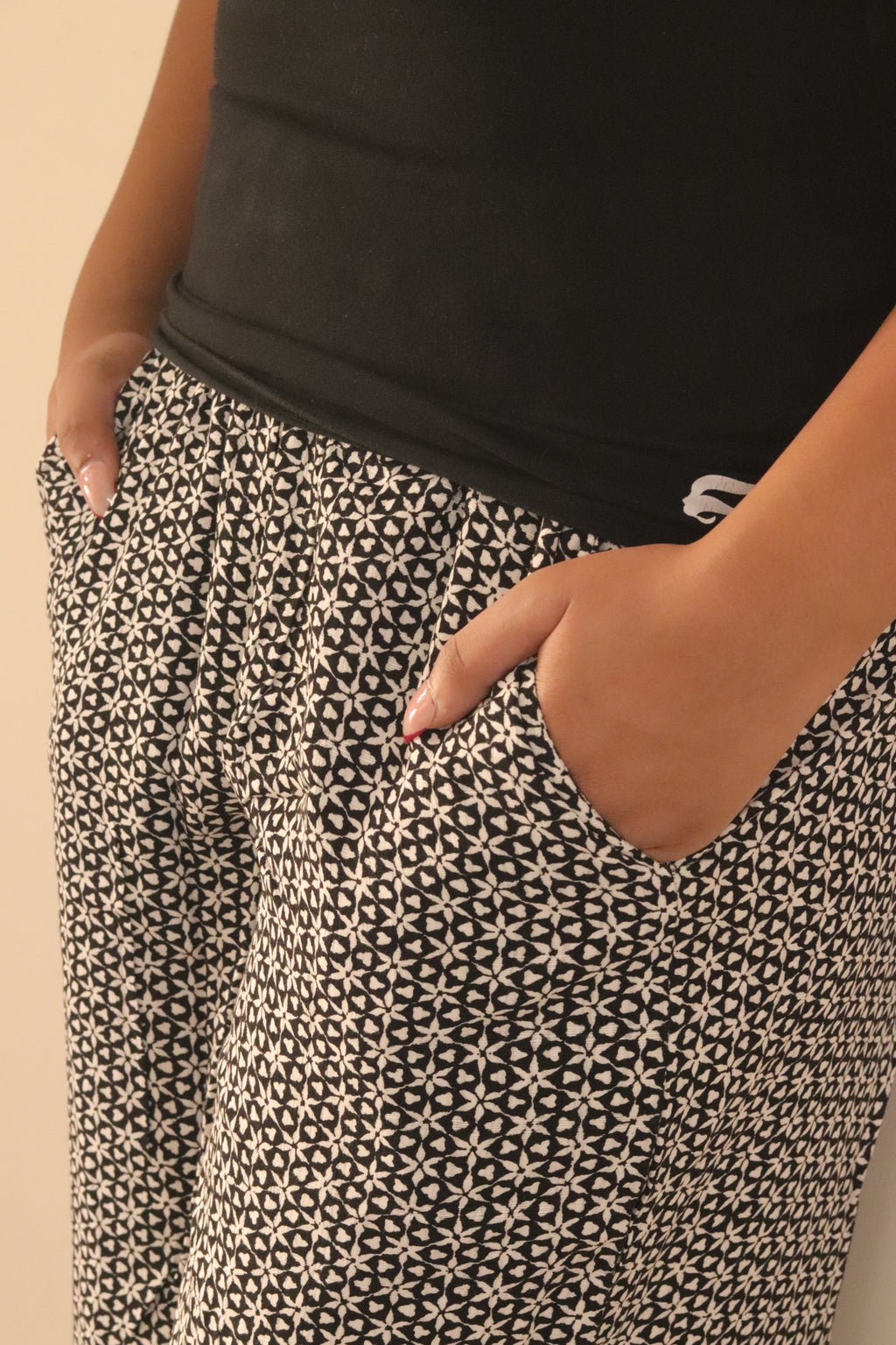 Women's Black and white printed pajama with elastic waistband and pockets – Scoop Up