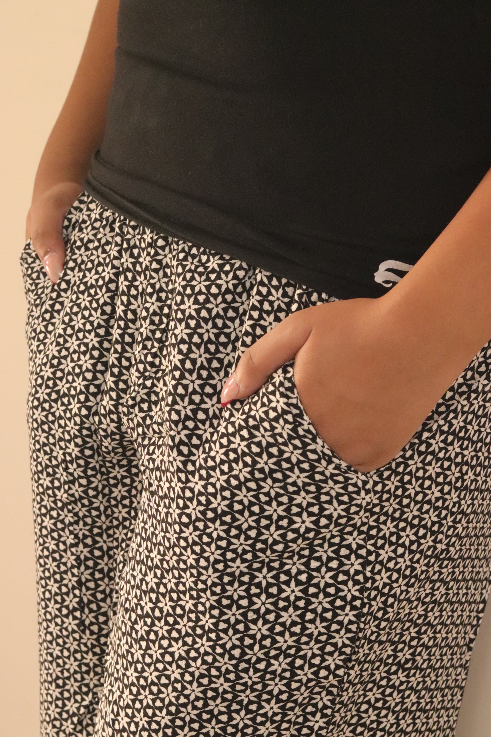 Women's Black and white printed pajama with elastic waistband and pockets – Scoop Up