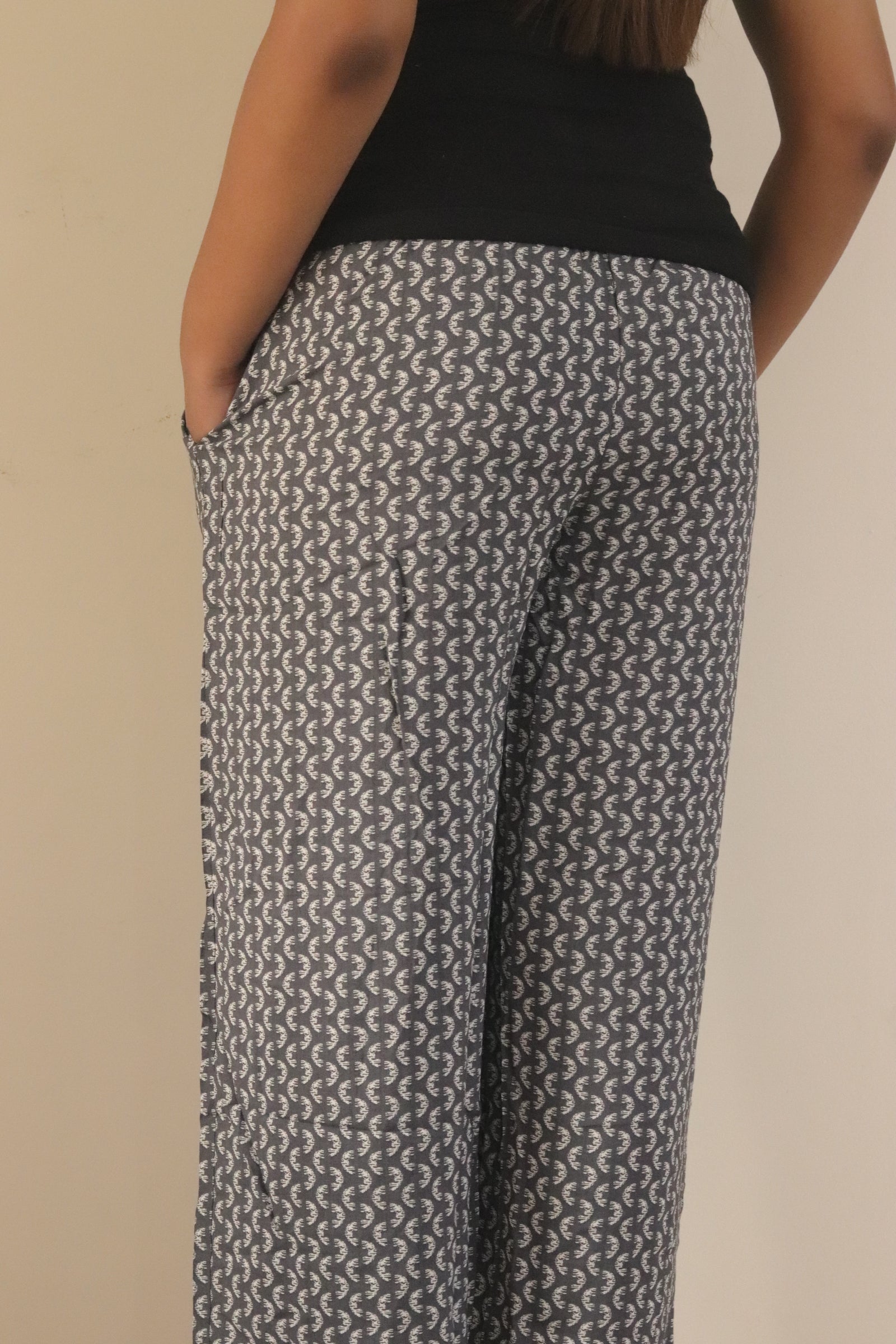 Women's Grey and white printed pajama with elastic waistband and pockets – Scoop Up
