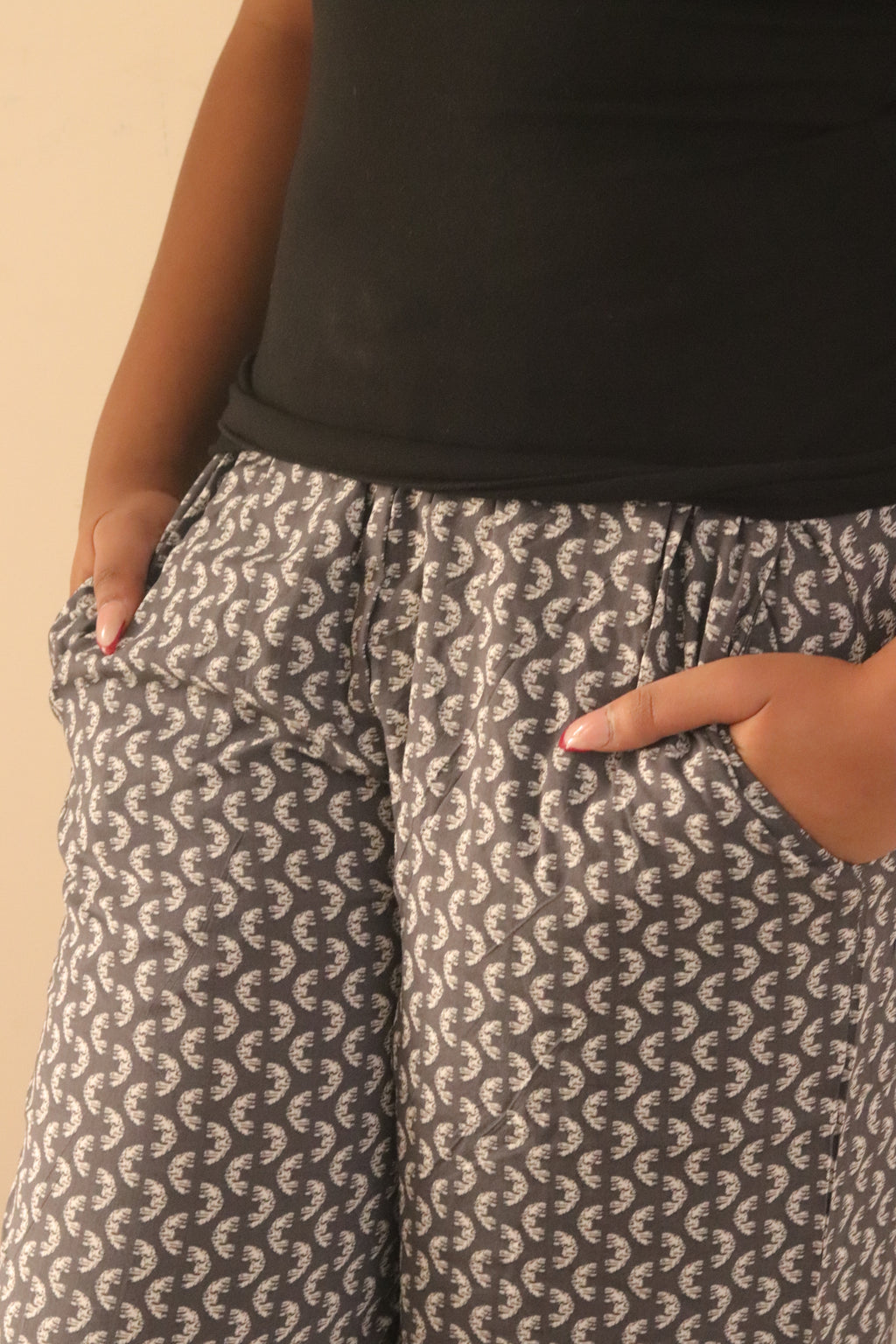 Women's Grey and white printed pajama with elastic waistband and pockets – Scoop Up