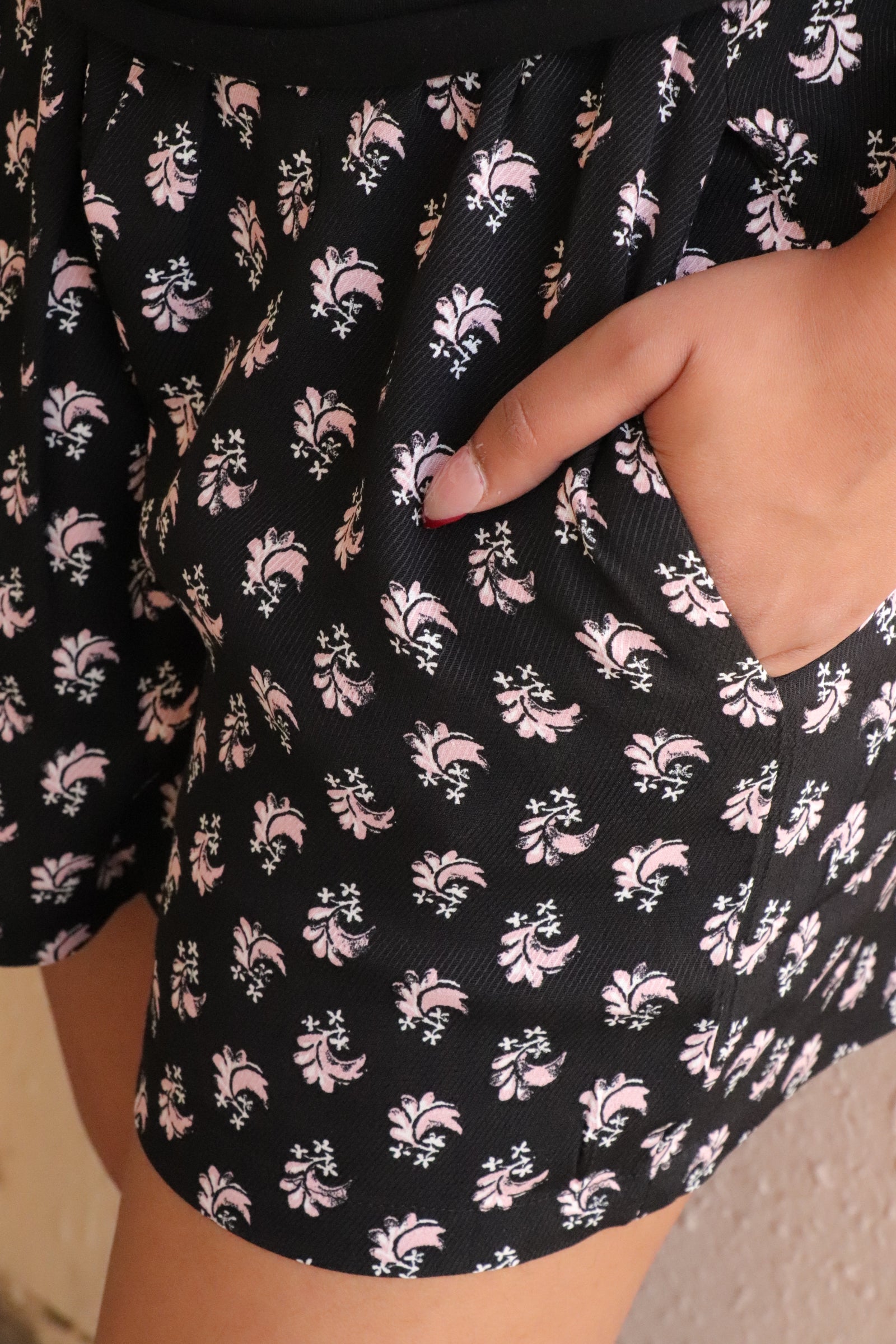 Women's Black and pink printed shorts with elastic waistband and pockets – Scoop Up