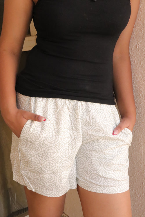Women's Green and white geometric printed shorts with elastic waistband and pockets – Scoop Up