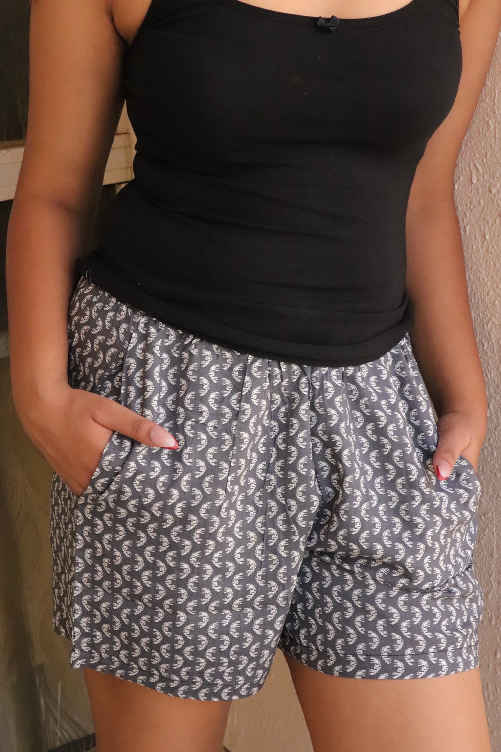 Women's Grey and white printed shorts with elastic waistband and pockets – Scoop Up
