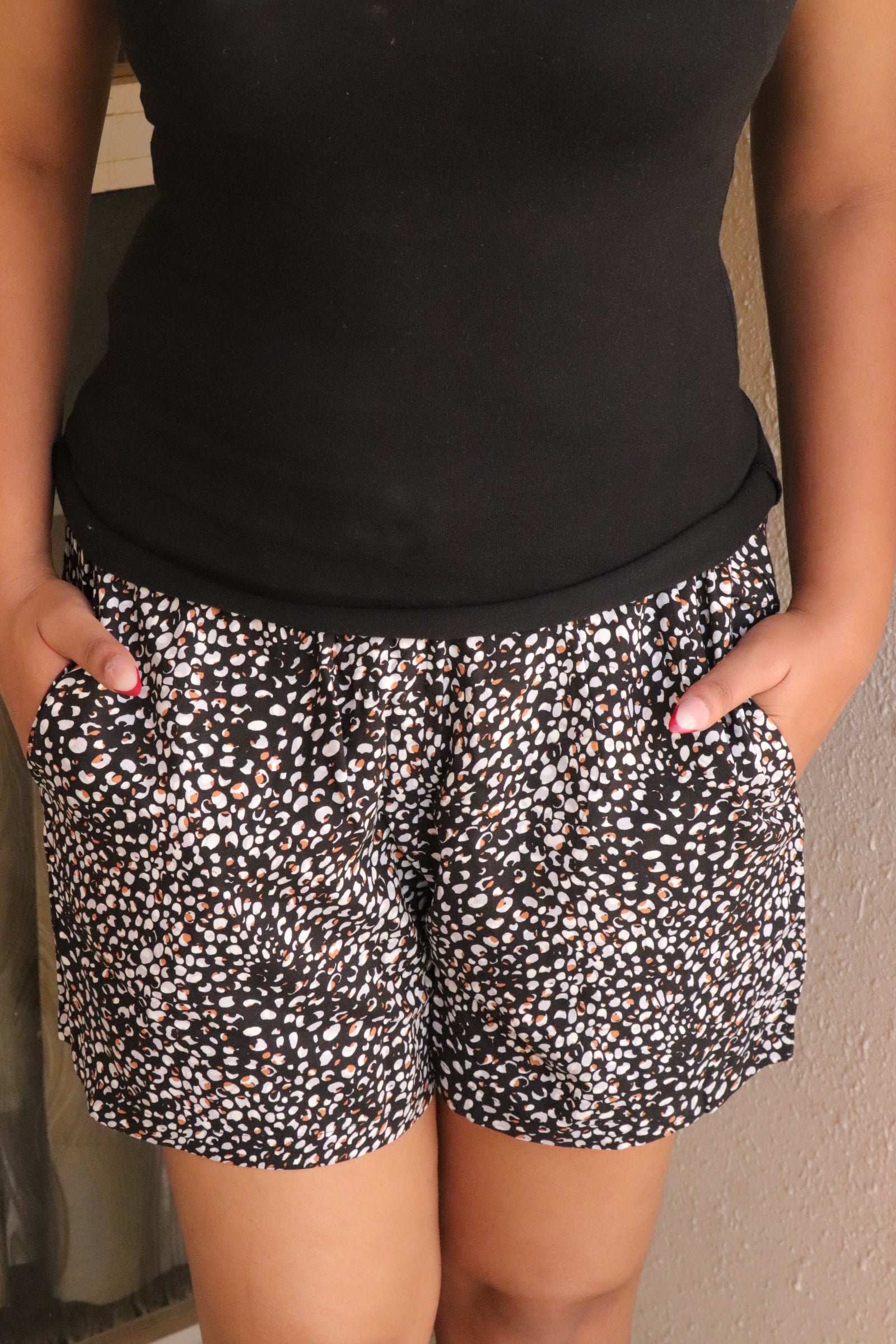 Women's Black multi-color printed shorts with elastic waistband and pockets – Scoop Up